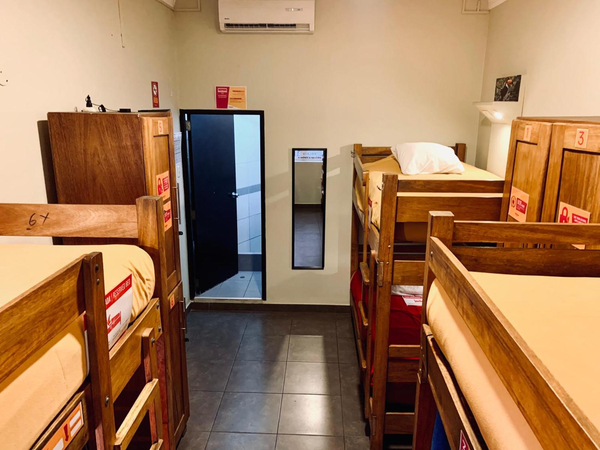 Pariwana Hostel Lima (Adults Only) ภายนอก รูปภาพ